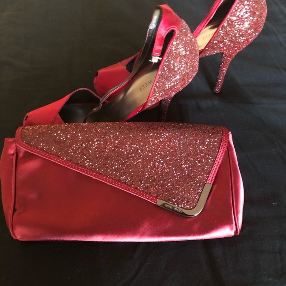 Nine West Elegant Shoes and Clutch Combo
Shoes 9M - Picture 4 of 8